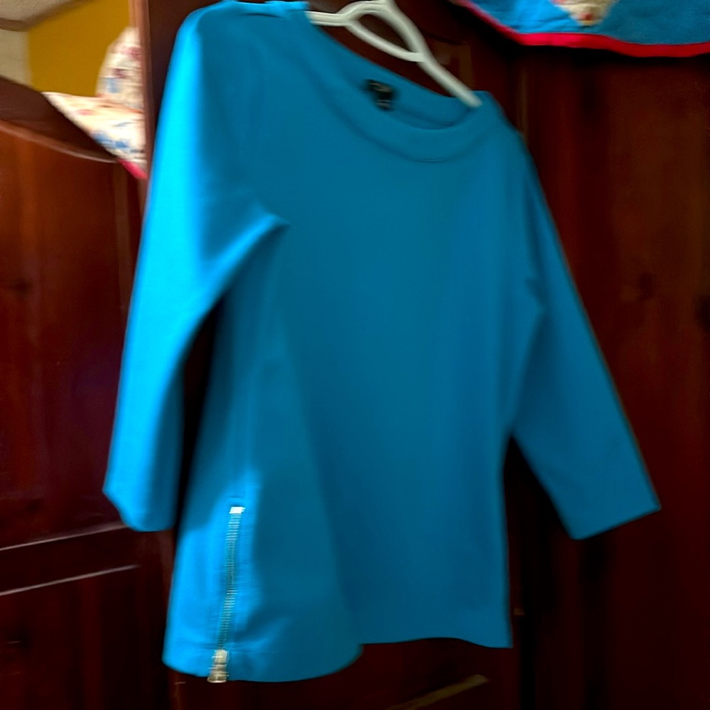 Turquoise top - Picture 3 of 4